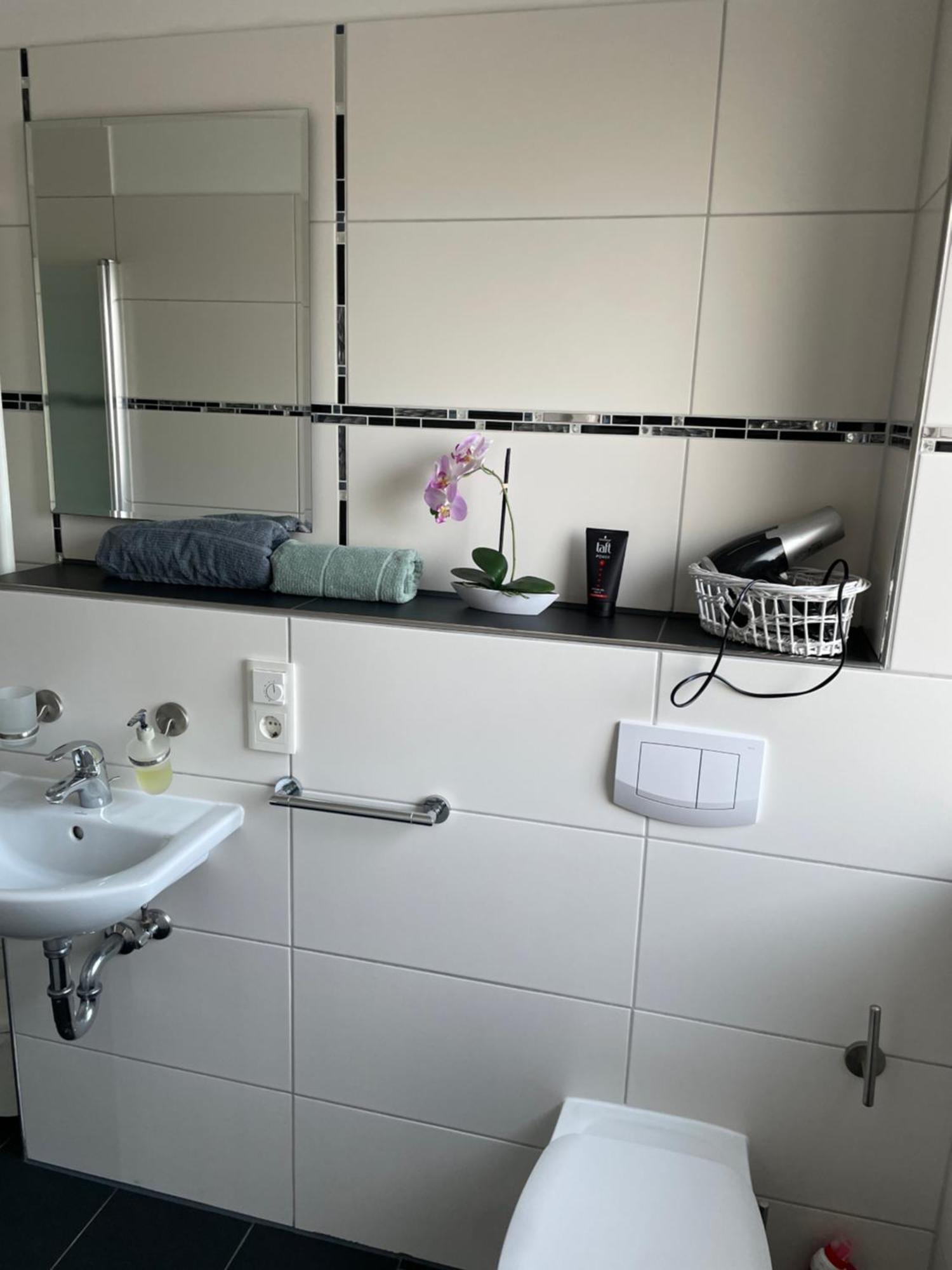 Ferienwohnung Mit Fussbodenheizung Nahe Messe, Gratis Parkplatz Und Abstellplatz E - Bike Ганновер Экстерьер фото